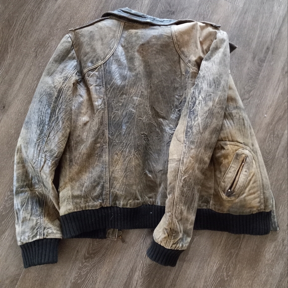 Distressed genuine leather bomber jacket from Zara size S - Picture 4 of 5